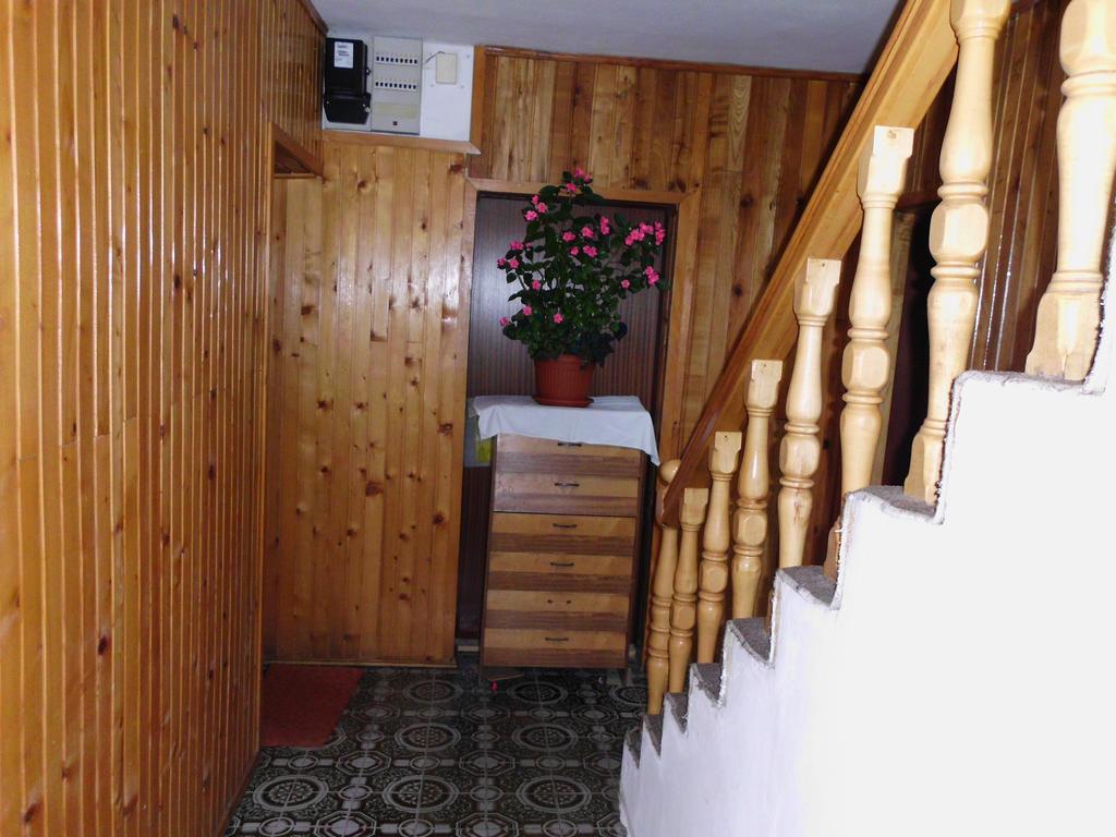 Guest House Krga โคเรนนิซา ภายนอก รูปภาพ