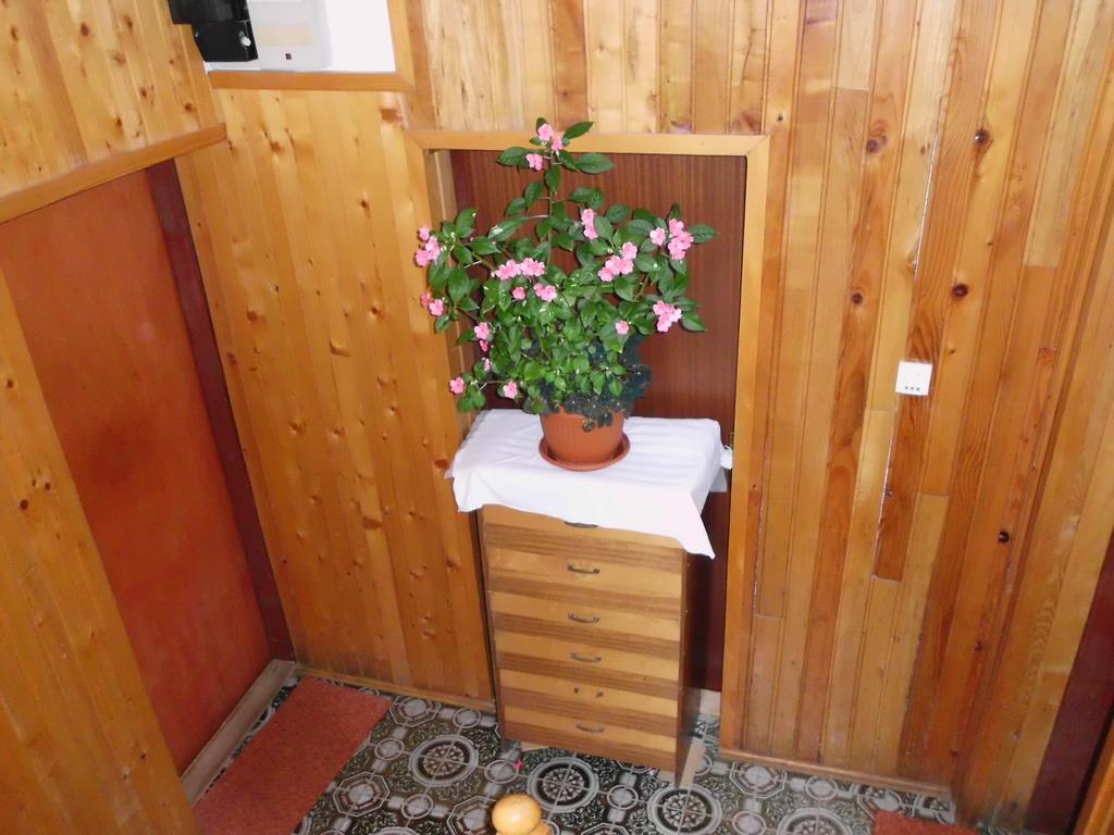 Guest House Krga โคเรนนิซา ภายนอก รูปภาพ